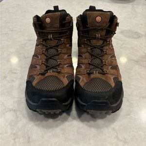Men’s Moab 2 mid hiking boot. Earth, Vibram, Select Dry